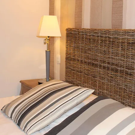 Des Falaises Hotel 2*