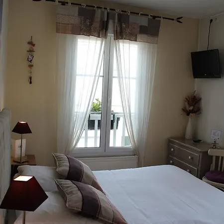 Hotel De La Plage Et Des Falaises, Villers Sur Mer 2* Villers-sur-Mer