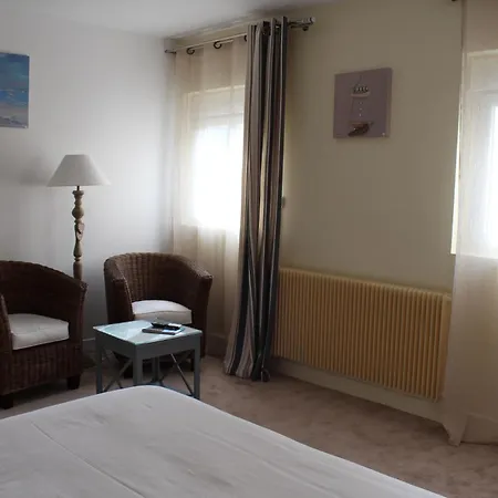 Hotel De La Plage Et Des Falaises, Villers Sur Mer 2* Villers-sur-Mer